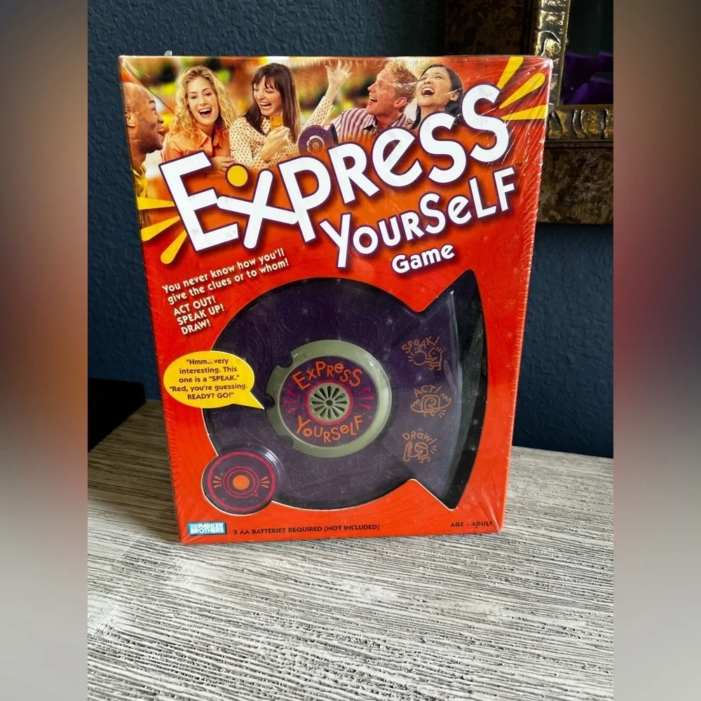 🆕 Hasbro Express Yourself Game - Red and Purple